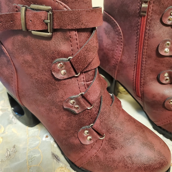 Spring boots - Picture 3 of 4